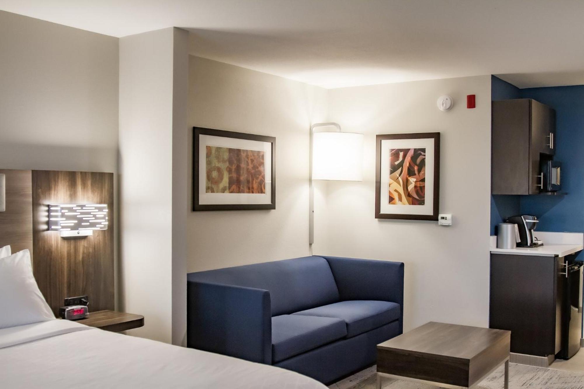 Hotel Express & By Ihg Overland Park