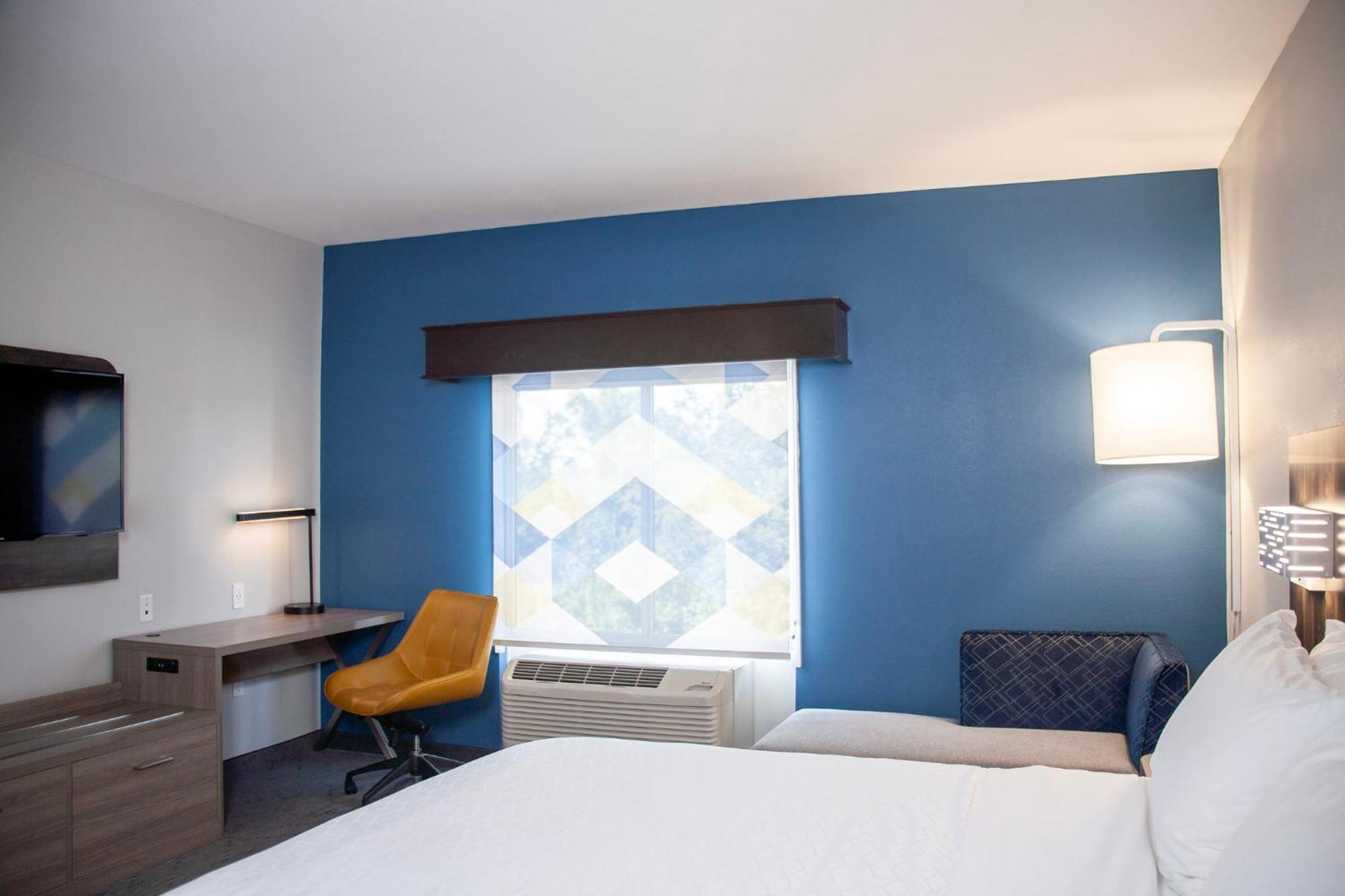 Hotel Express & By Ihg